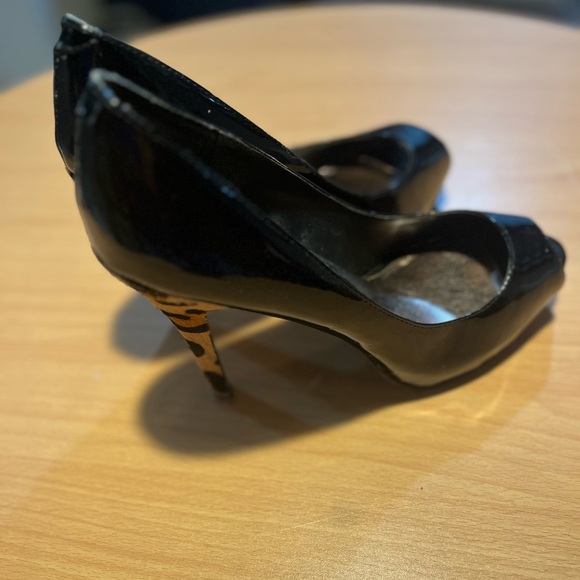 Steve Madden Black Patent Leather Peep Toe Heels with Animal Print Heel - Picture 16 of 16